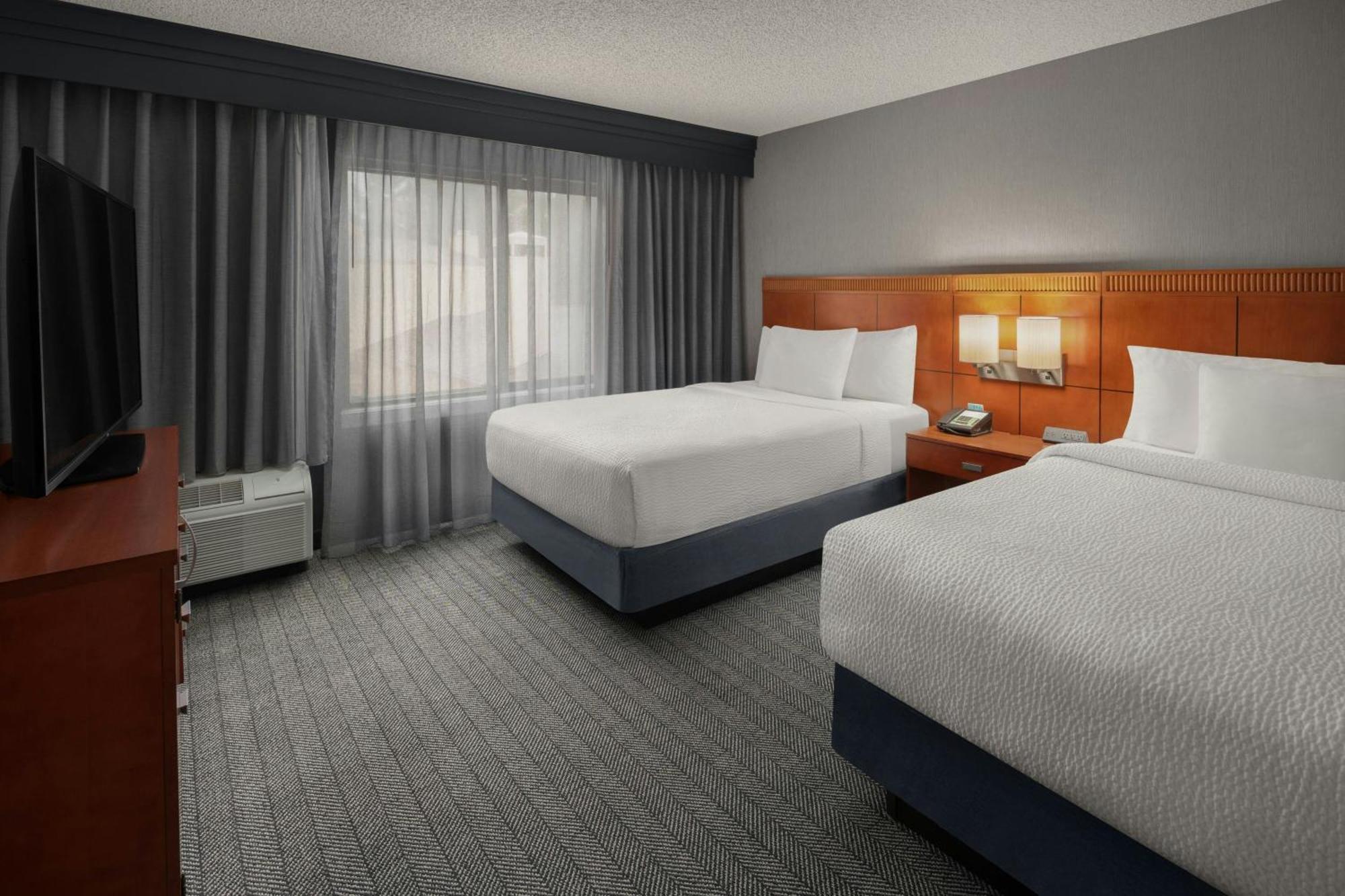 Courtyard By Marriott Portland Beaverton Exterior photo
