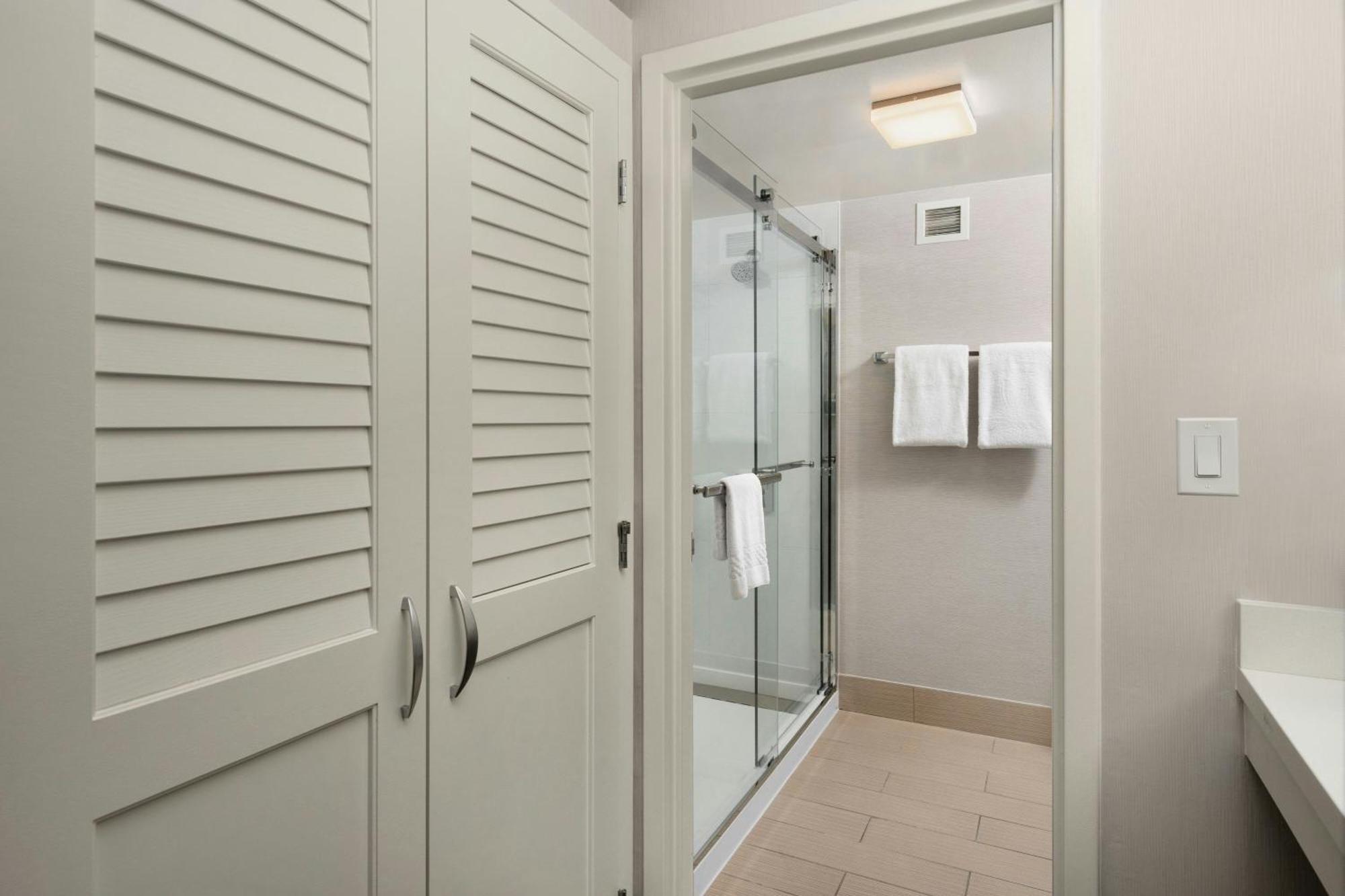 Courtyard By Marriott Portland Beaverton Exterior photo