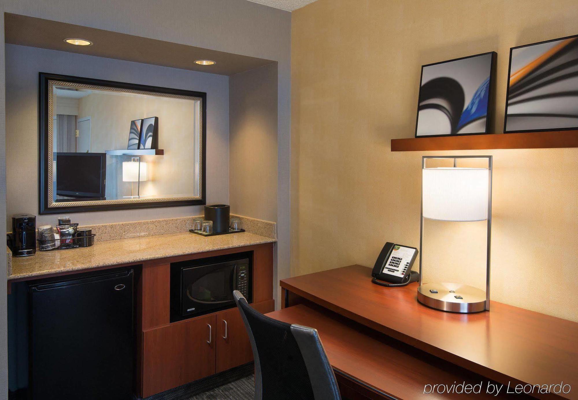 Courtyard By Marriott Portland Beaverton Exterior photo